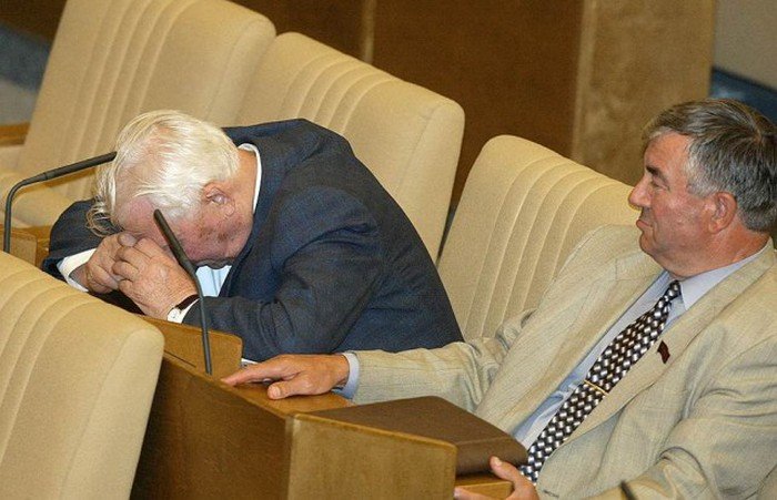 IIIIISAMIIIII's tweet photo. Тише... тише... тише, товарищи - в ГосДуме идет обсуждение серьезнейшего вопроса!.. https://t.co/3qEY1sbmZu