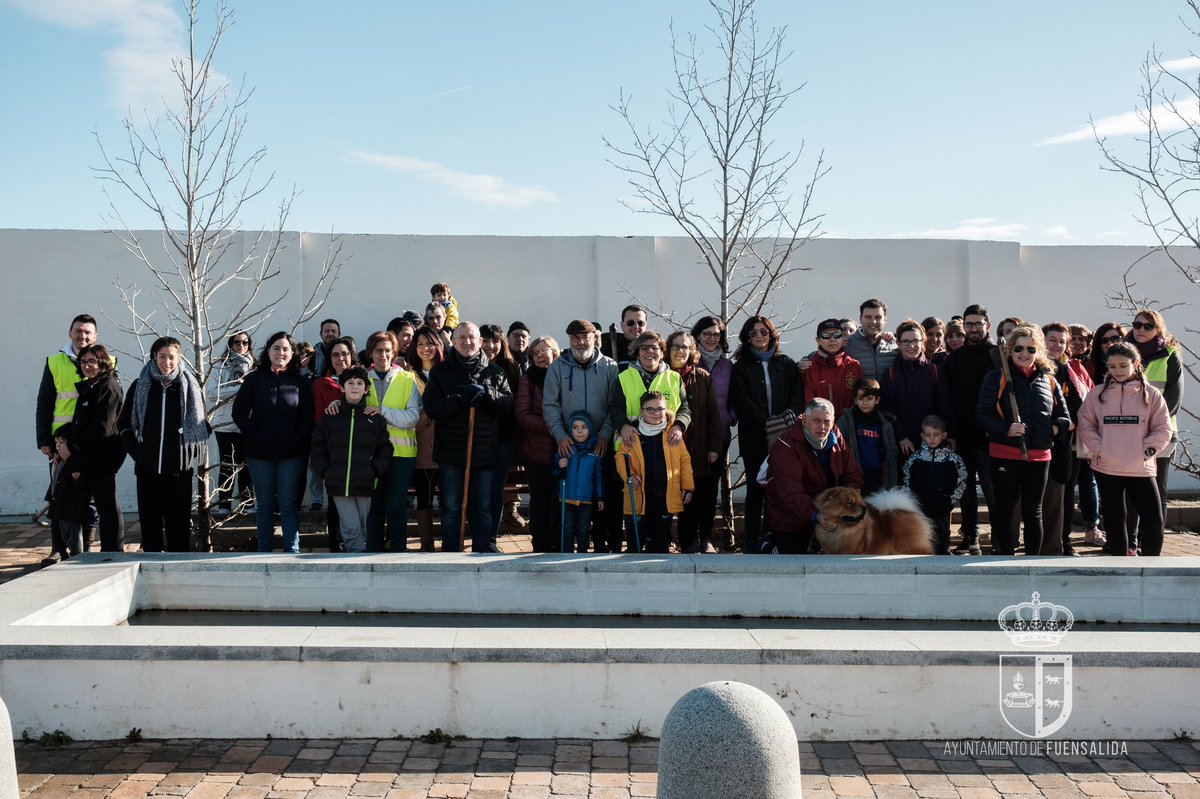 AytoFuensalida's tweet photo. 🐿🌳 Hoy se ha celebrado en nuestro municipio la gran bellotada ibérica. Este iniciativa, que existe a lo largo y ancho de nuestro país tiene como fin poner freno a la #desertificación a la que se expone la península ibérica.

#LaGranBellotadaIbérica
#FuensalidaEsSostenible https://t.co/yTrpdEiJie