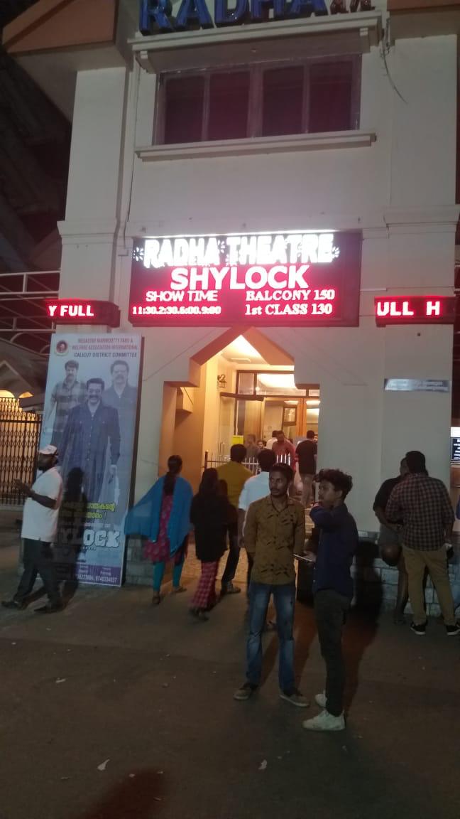 Mollywoodstory's tweet photo. Around 115 extra shows on Day 4 🙏

Crazy Numbers on a Sunday. No stopping #Shylock.

Day 4 bettering Day 3 https://t.co/bgf8AtXkBe