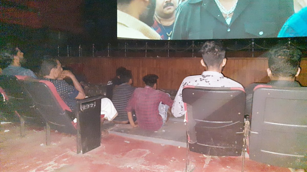 Mollywoodstory's tweet photo. Around 115 extra shows on Day 4 🙏

Crazy Numbers on a Sunday. No stopping #Shylock.

Day 4 bettering Day 3 https://t.co/bgf8AtXkBe