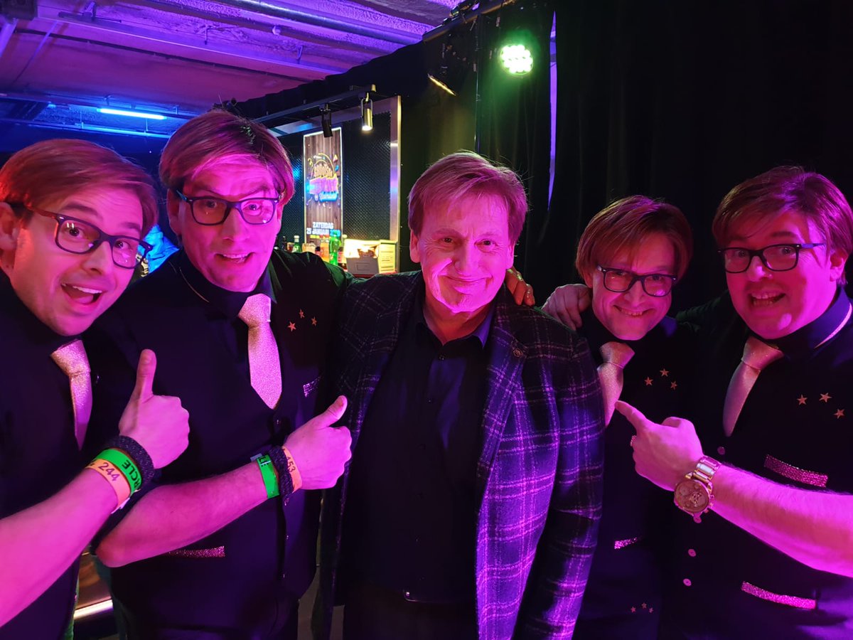 Gisteravond op de foto met onze held <a href="/tweethenny/">Henny Huisman 🎤@tweethenny</a> Huisman👊🏻🥳 <a href="/ZiggoDome/">Ziggo Dome</a> Bij @hetgrootstefeestcafe van Nederland. Thnx Henny👍🏻