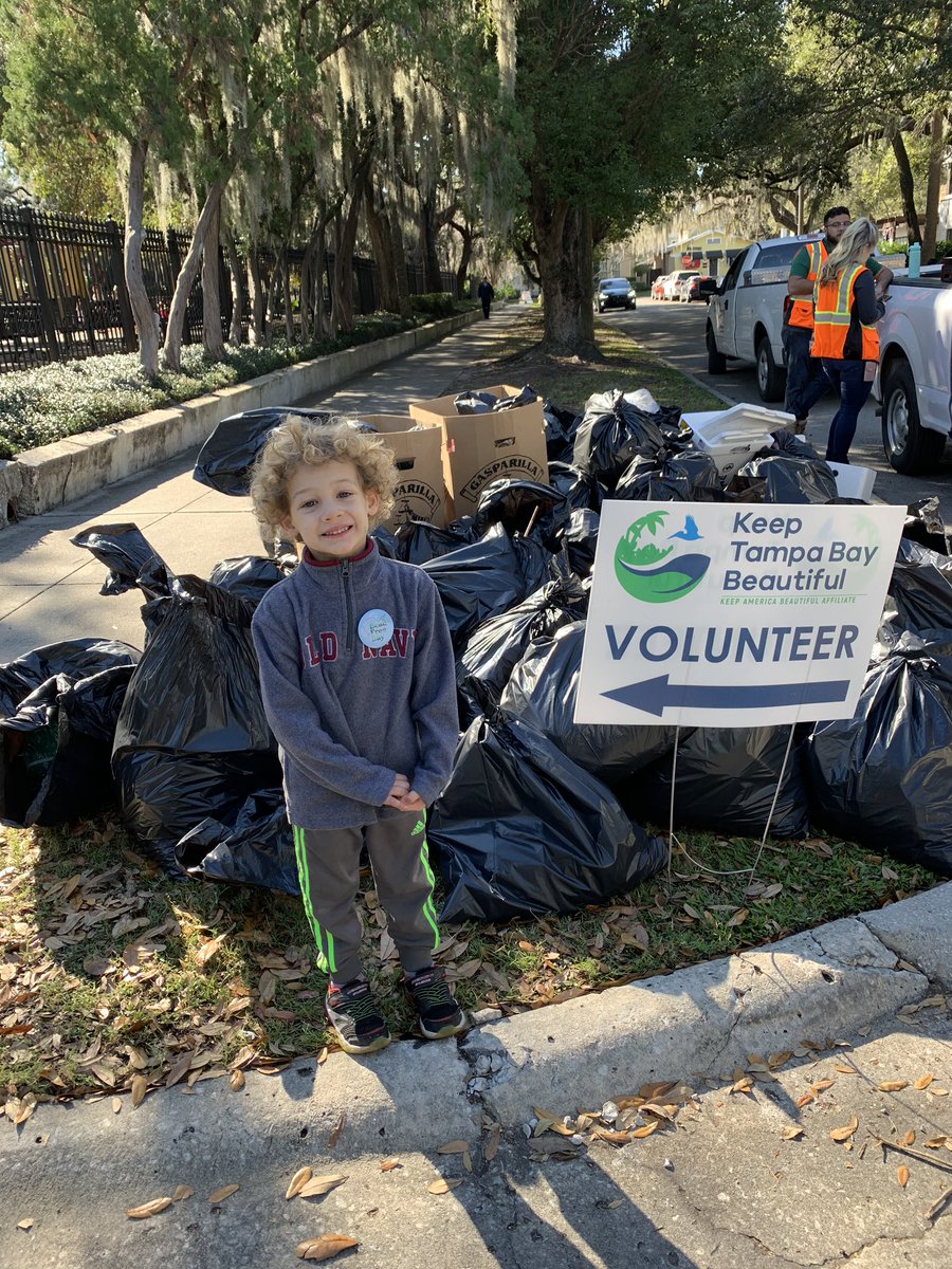 JDaniTrue's tweet photo. Cutest @KeepTBB volunteers. Clean up Krew! #KeepTBB
#KeepTampaBayBeautiful
#DoBeautifulThings https://t.co/Icd76jiQTg