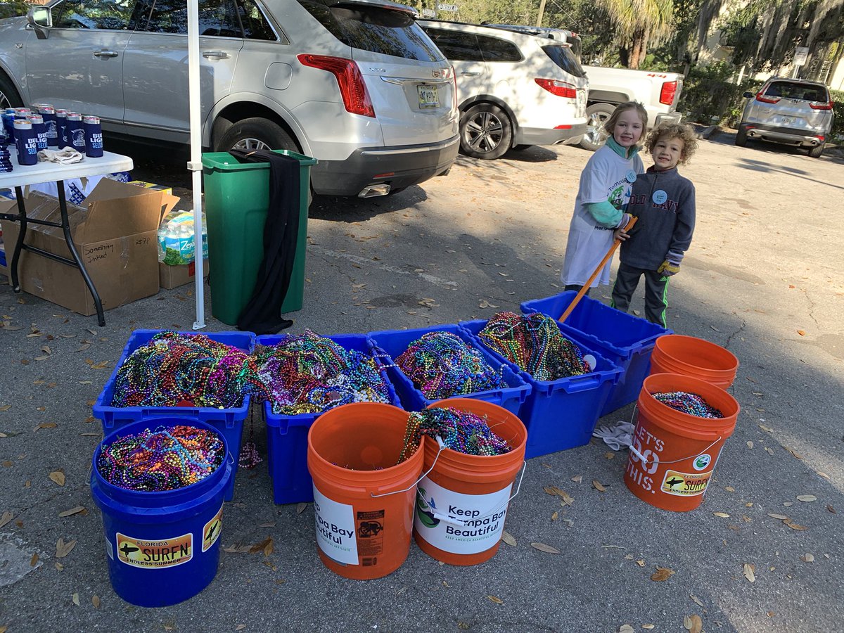 JDaniTrue's tweet photo. Cutest @KeepTBB volunteers. Clean up Krew! #KeepTBB
#KeepTampaBayBeautiful
#DoBeautifulThings https://t.co/Icd76jiQTg