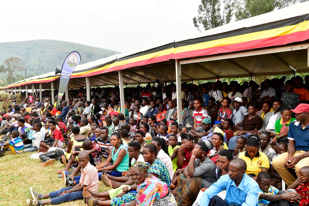 KagutaMuseveni's tweet photo. Presided over the 34th Liberation day celebrations, in Ibanda District.
I thank H.E Jakaya Mrisho Kikwete for honouring my invitation and joining us at this historic event. https://t.co/4GaRPirJxq