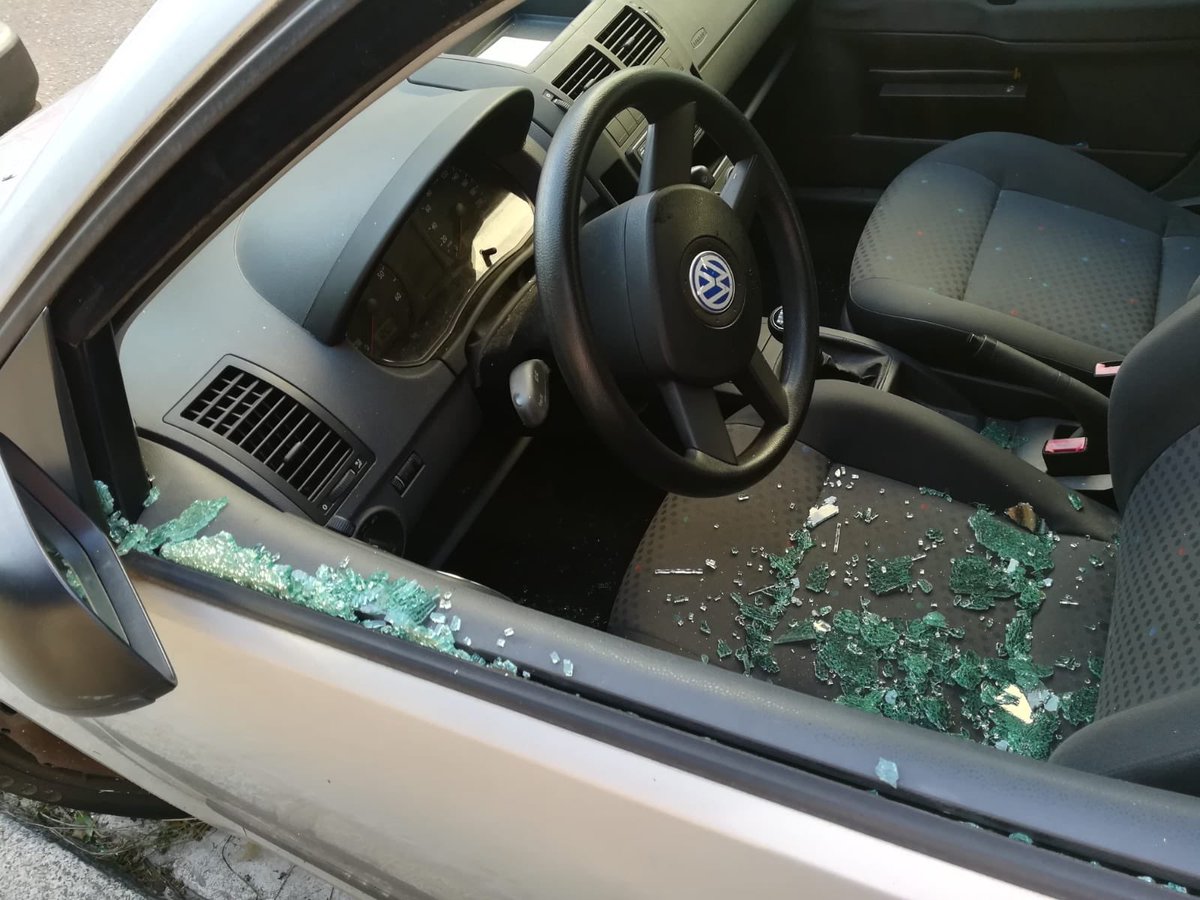 Meet me in adosc.bsky.social (@adosc) on Twitter photo Benvolguda alcaldessa <a href="/AdaColau/">Ada Colau 💜🌈🔻</a> i gent de <a href="/bcnencomu/">Barcelona En Comú</a>, al barri de la #FontdelaGuatlla, al districte de #SantsMontjuïc, torna a créixer la delinqüència: roben llantes de cotxes i rebenten vidres. Us demanem sisplau més vigilància i actuació de la <a href="/barcelona_GUB/">Barcelona Guardia Urbana Bici - Paròdia</a>.
<a href="/fontdelaguatlla/">FontdelaGuatlla.com</a> Benvolguda alcaldessa <a href="/AdaColau/">Ada Colau 💜🌈🔻</a> i gent de <a href="/bcnencomu/">Barcelona En Comú</a>, al barri de la #FontdelaGuatlla, al districte de #SantsMontjuïc, torna a créixer la delinqüència: roben llantes de cotxes i rebenten vidres. Us demanem sisplau més vigilància i actuació de la <a href="/barcelona_GUB/">Barcelona Guardia Urbana Bici - Paròdia</a>.
<a href="/fontdelaguatlla/">FontdelaGuatlla.com</a>