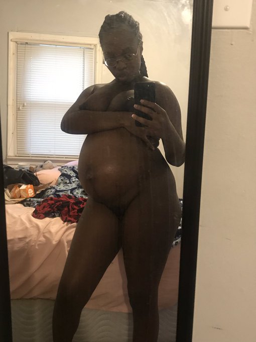 2 pic. 18 spots left🥰 cum on little sluts cum see mamas wet pussy💦🐱 #onlyfans #pregnantslut #bellykink