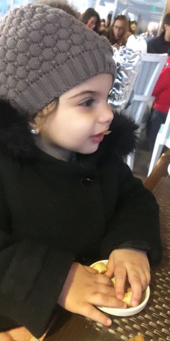EsarMansour's tweet photo. 🍫🍫🍓🍓😋😋💛💛❤❤👼👼 https://t.co/xx3yaLBsMt