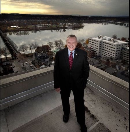 La_Torre_Live's tweet photo. You were the best, Mr. Mayor. We’ll miss you. Our entire episode this week will look back on #MayorReed’s life of service, featuring some of the people who knew him the best. Look for it on Tuesday. #LaTorreLive https://t.co/iuAKZueEMl