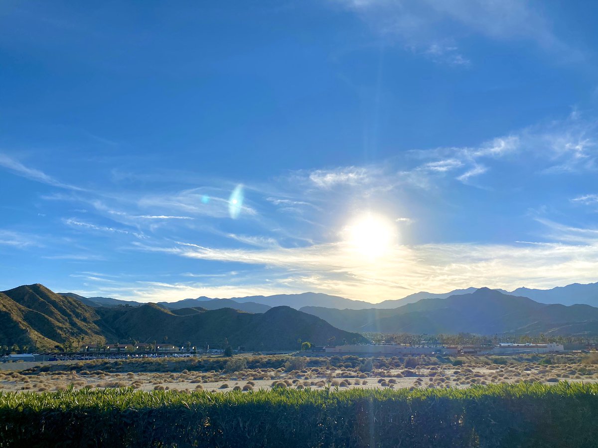 Analisa_Swan's tweet image. Please protect our environment! Notice how clean the air is? California has implemented very strong environmental protection laws to clean up air quality throughout the state. #DemCastCA #CADems #DemForce