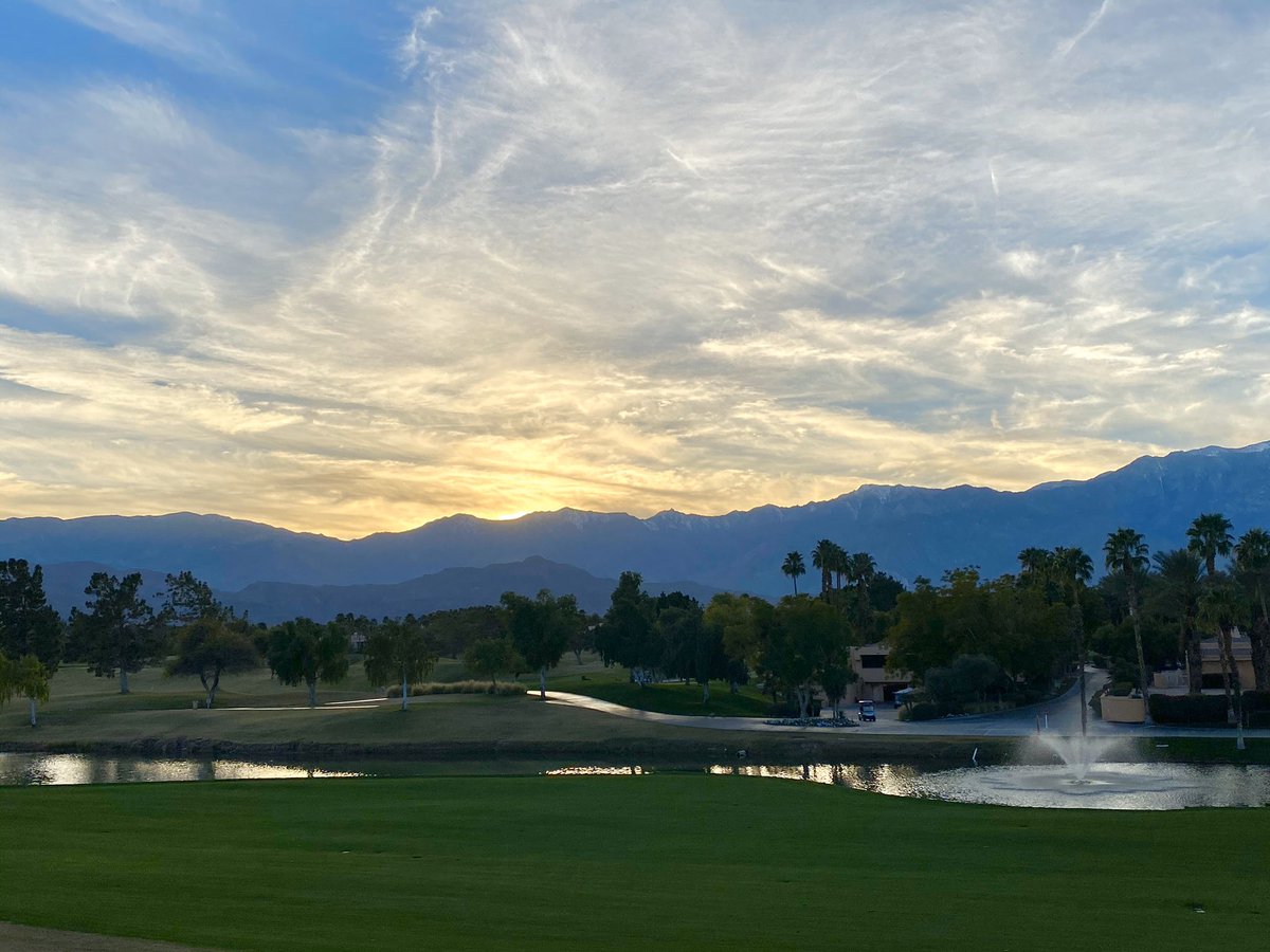 Analisa_Swan's tweet image. Please protect our environment! Notice how clean the air is? California has implemented very strong environmental protection laws to clean up air quality throughout the state. #DemCastCA #CADems #DemForce