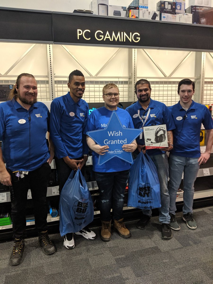 MakeAWishAP's tweet photo. It's #WishWeekend for Jared! After go-karting at @kartbahnracing Jared went on an incredible electronics shopping spree. Hope you had fun, Jared! #WishGranted https://t.co/OYCsk0Pvg7