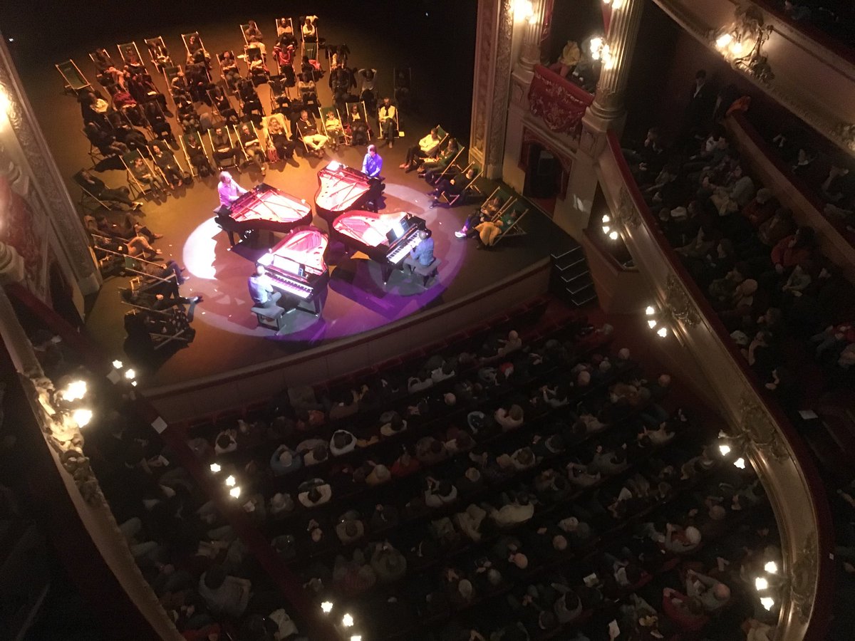 lmadelon's tweet photo. #Dimanche #opera avec le festival #AutresMesures. Une configuration originale de la scène @OperadeRennes avec 4 formidables pianistes entourés de 50 transats. Et la musique contemporaine de Julius Eastman à l’honneur. En partenariat @tombeesdelanuit https://t.co/8i26ItHaFk