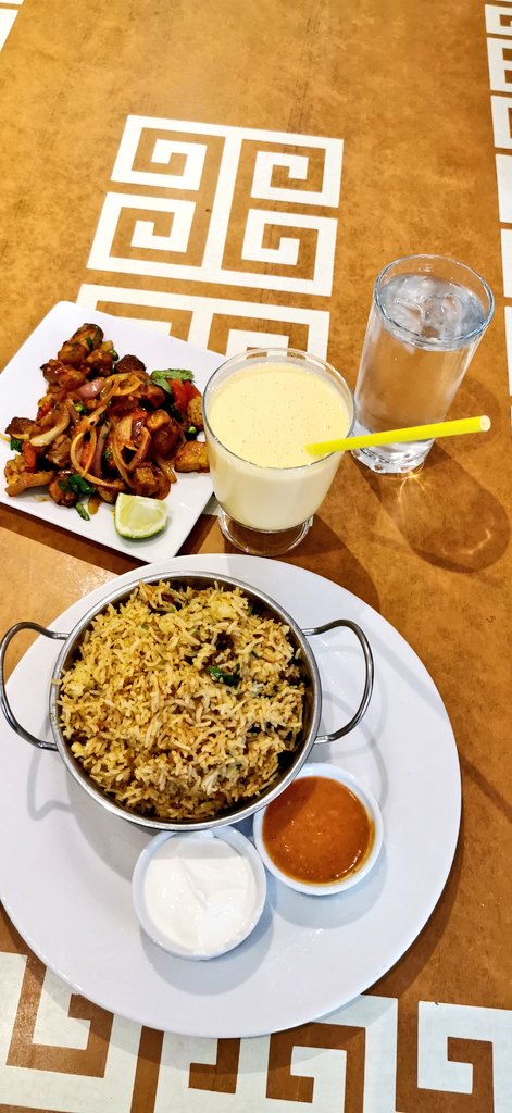 AshantiOmkar's tweet photo. Continuing with my #birthday #weekend celebrations with @aworanpix at #MayaDD @woolwichonline #Woolwich #london where the all women team cook delicious #Nepalese food, including fresh fried snacks, &amp; delicious #biryani 🌶️ The wall of spices is absolutely beautiful to explore too. https://t.co/1BK0aOjq96