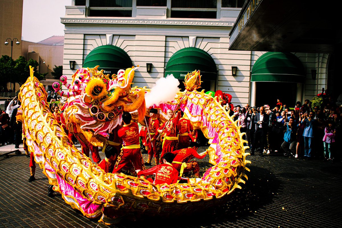 RandWander's tweet image. A bit late but Happy Lunar New Year! It’s crazy how much has changed since last year!
#LunarNewYear  #ChineseNewYear #LunarNewYear2020 #YearoftheRat #dragondance #travel #travelblog #HongKong #travelphotography #photograghy #dragon #color #PhotoOfTheDay #somuchhaschangedinayear