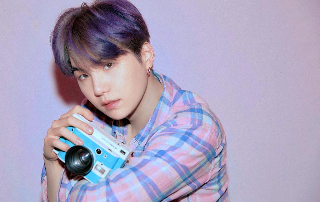 SugaChartData's tweet photo. #ThankYouYoongi rises to top 3 Trending Topics at #2

Thank you Yoongi! You shine brighter than anyone else ✨ https://t.co/mLQWKGxbam