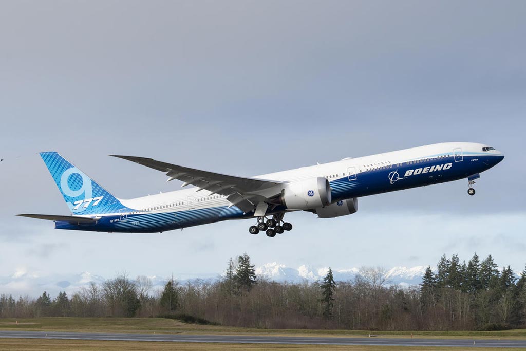 aviation_report's tweet photo. Primo volo per il nuovo velivolo #Boeing #777X. Con la crisi del 737 MAX il rilancio del gruppo americano passerà attraverso il nuovo 777X?
#777XFirstFlight #boeing777x @Boeing @BoeingAirplanes https://t.co/gfnBCW89iG