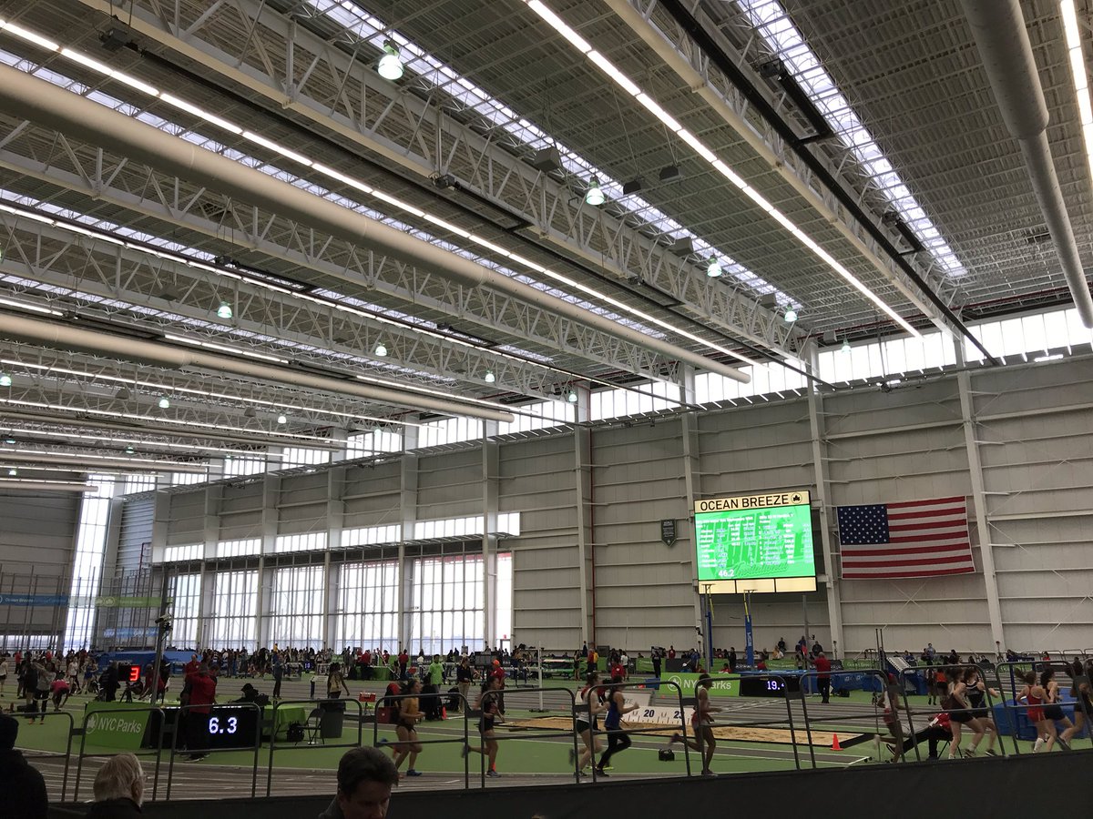 mhsstrack's tweet photo. Ocean Breeze in Staten Island doesn’t dissapoint. Three champions: Frosh 200, Frosh 800, Sophomore 800, and one second overall, Varsity 200. Well done to everyone who ran this weekend. @MiddsouthNation @MTPSpride @JRCarroll4 @MHSSPrincipal https://t.co/vNIhoXNEer
