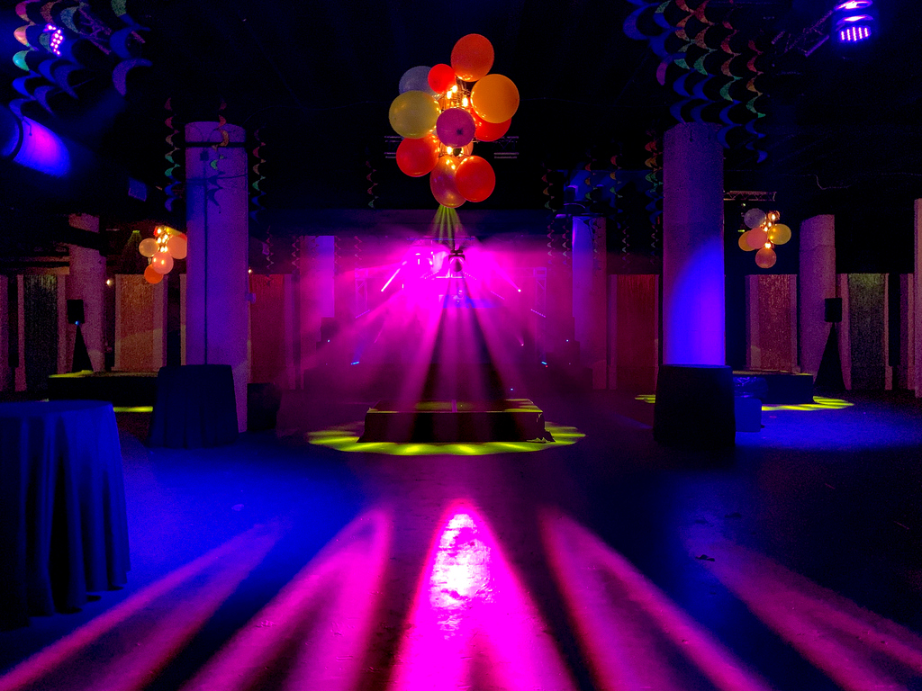 SEAVEventTech's tweet image. Amp up your event with themed lighting! Taking your event to the next level by shining a light on your decor will take it up a notch. #eventprofs #lightingprofs