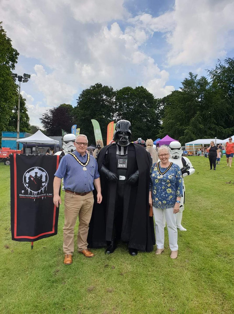 Throwback to 2019 when the Mayor of #BartonuponHumber met #DarthVader at the Barton Carnival.
#Carnival #StarWars #SentinelSquad