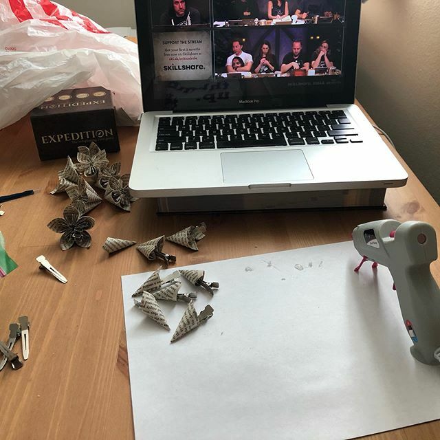 ClementsCorinne's tweet photo. Making paper flowers for the wedding; amazing how much easier it is when you use a hot glue gun with safety features!
#artsandcrafts #weddingplanning #paperflowers #hotgluegun #watchingcriticalrole https://t.co/B6Nqqh0CbE https://t.co/2v6p4FTgEw