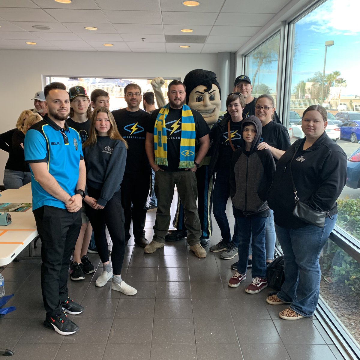 ElectricCoLV's tweet photo. Doing our part to help provide 10,000 meals to hungry Las Vegas kids!
Thanks to all those who came out today. Let us know if you would like to join and help make an impact in our community!
#SupportForMore #VivaLights https://t.co/K345KuW6JH