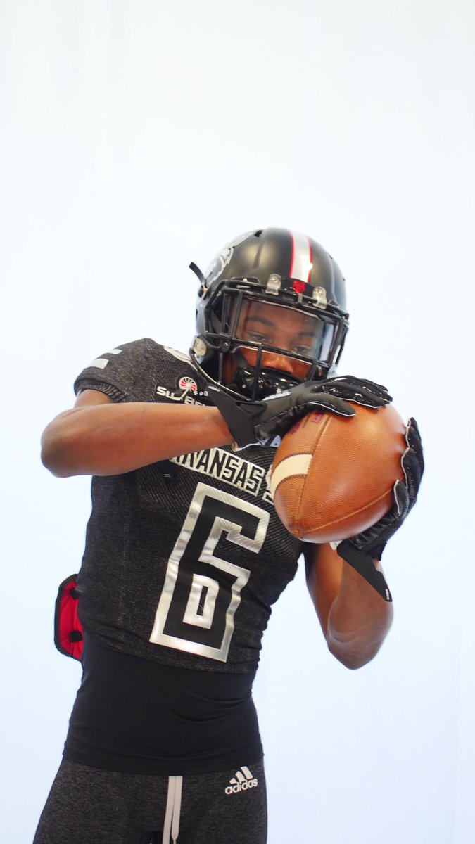 R_Harvey6's tweet photo. Blessed To Say That I Am Committed To Arkansas State University!!🔴🐺 https://t.co/crCmPHJEN0