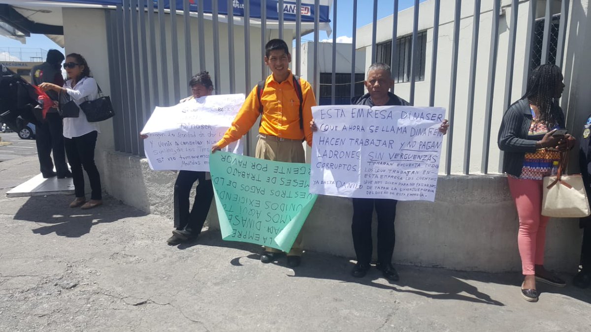 Seg_Vig_Ecu's tweet photo. Mientras no haigan inspecciones por las autoridades competentes las Compañías de Seguridad seguirán Explotando a sus trabajadores. Compañía #Dinaser adeuda 3 meses de sus sueldos a sus Empleados en el Hospital Pablo Arturo Suárez.
@FENASPE1 @MinTrabajoEc https://t.co/7esdGX567L