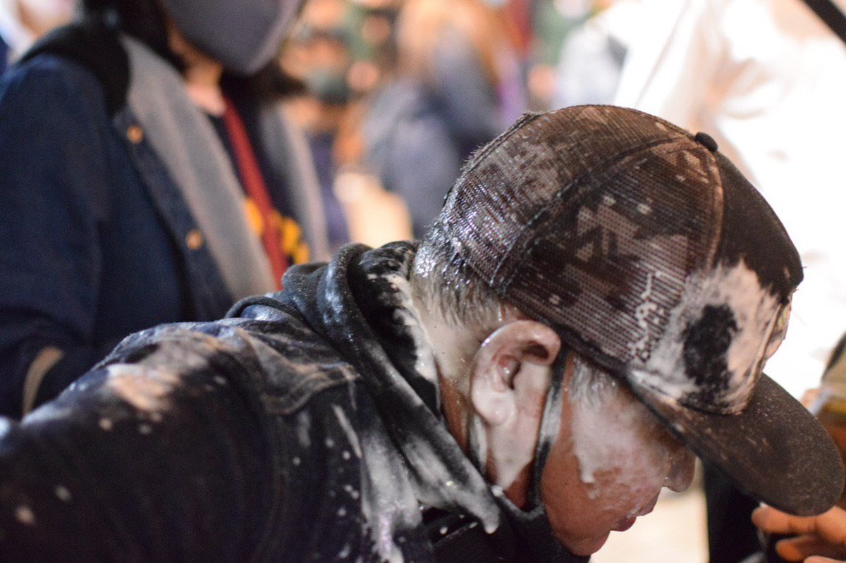 soIamnowhere2's tweet photo. 27Jan 0030, Mongkok. 4th year anniversary of #FishballRevolution
Reporters pepper-sprayed by #HongKongPolice
#HKprotests https://t.co/Nz1fzqOiOq