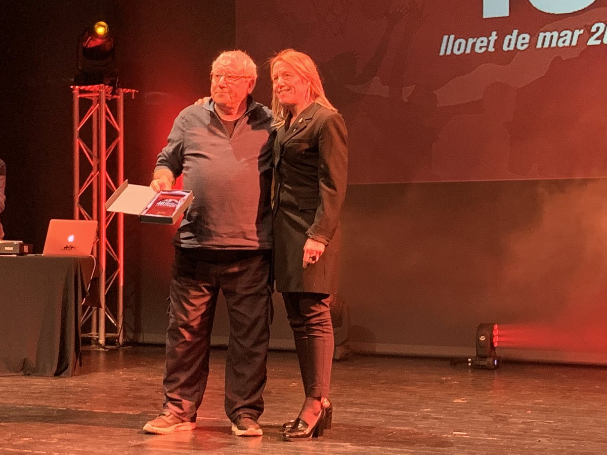 NovaRadioLloret's tweet photo. La Festa de l’Esport Lloretenc estrena una nova secció: el reconeixement a esportistes amb projecció en disciplines poc habituals. Són Ale Albanesi (karts) i Raül Rico (free ride en esquí), a qui li recull el seu avi. Ell es troba competint. https://t.co/CAAwLBcQxi