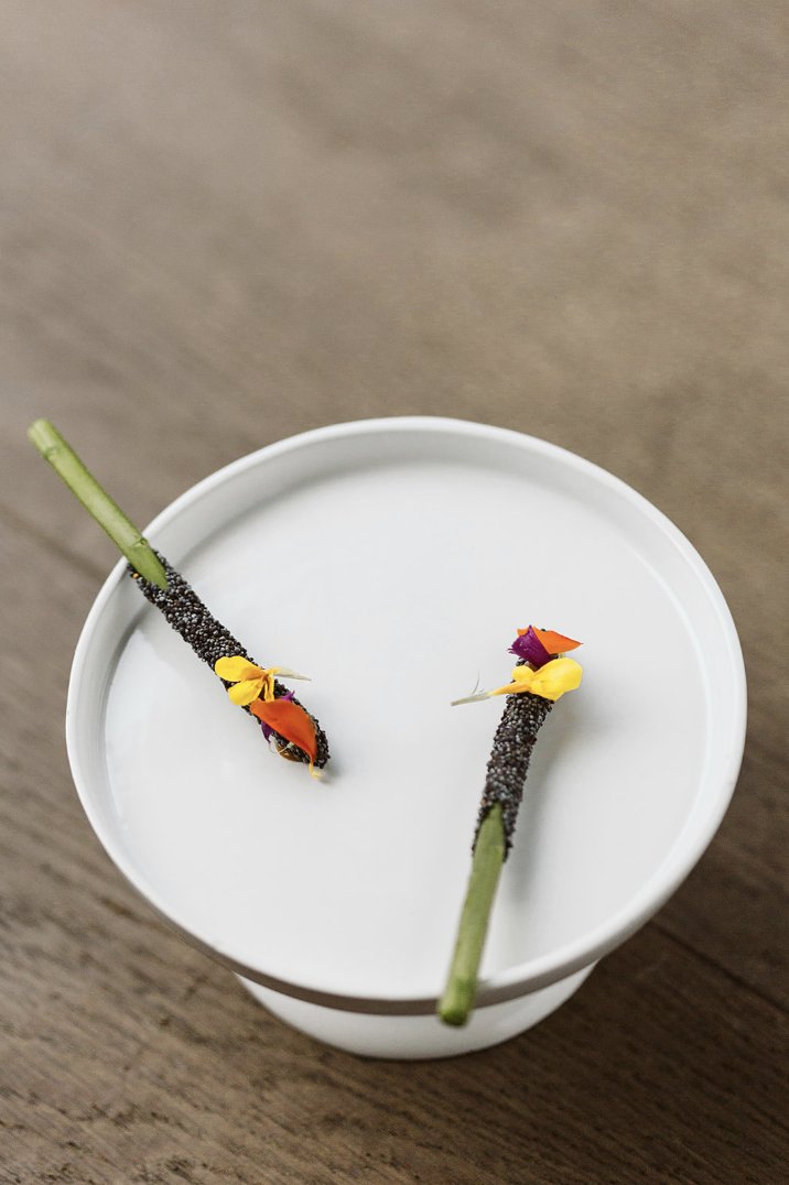 Alma_Pamplona's tweet photo. Expresión de amor por las verduras y raíces tudelanas por nuestro Chef Leandro Gil 👨🏼🌾👨🏻🍳#AlmaPamplona #MugadeBeloso #AlmaHotels #Pamplona #igersPamplona #Alma #hotel #restaurant #holidays #navarra #slowfood #thehotelreview #slowlife #leandrogil #verduras https://t.co/sElHcHAAsS