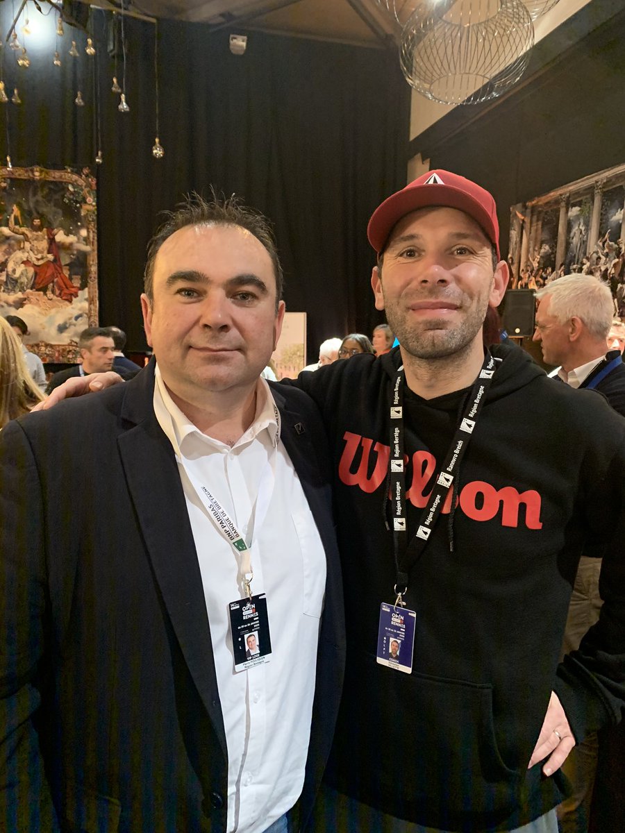 Ambiance #emojibzh pour cet after de <a href="/OpenBlotRennes/">Open Blot Rennes</a>.
Une certaine satisfaction se lit dans les yeux de <a href="/BreizhTennisPro/">Breizh Tennis Pro</a>