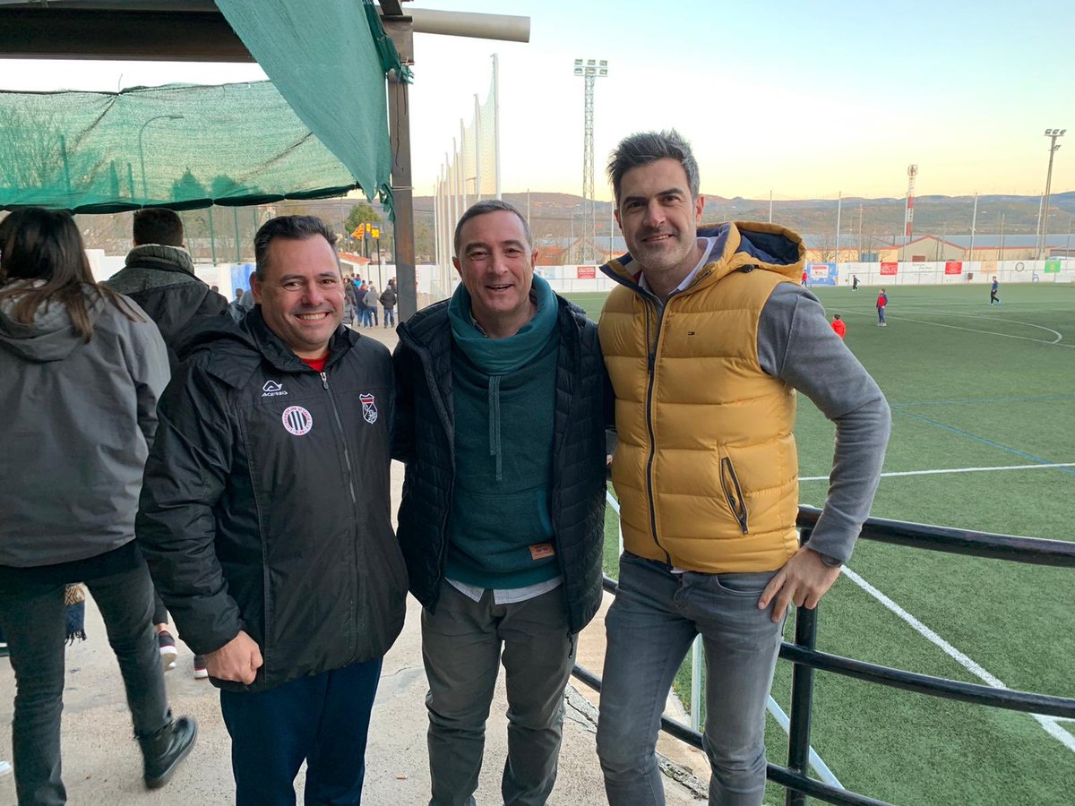 Salvador_Gomar's tweet photo. Partido de #SegundaRegional

@ayorensepd 🆚 Biarense

Fútbol en estado puro, me han tratado fenomenal. Escuela con 180 chavales, el único pueblo de la comarca del Valle de Ayora q queda con fútbol, vienen chavales de toda la comarca!!

Bravo por ese trabajo que hacen 👏🏻👏🏻 https://t.co/BkC5sclIU0