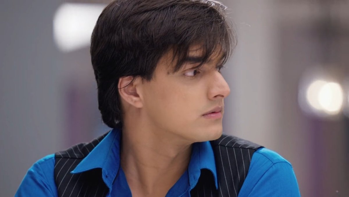 She knows he won't stop & that he's aware of how his presence makes her weak in the knees. And she's sure he'll use this weakness against her.So she does something she vowed to herself to never do again- she runs away from him to calm her conflicted heart & mind. #yrkkh  #kaira