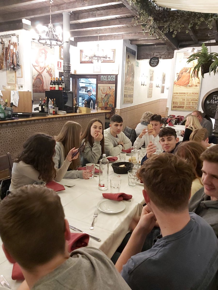 VarndeanMFL's tweet photo. Glorious final day in Malaga, @VarndeanSchool students home already ... great weekend had by all! 😊 🇪🇸 https://t.co/JxbghsW04w