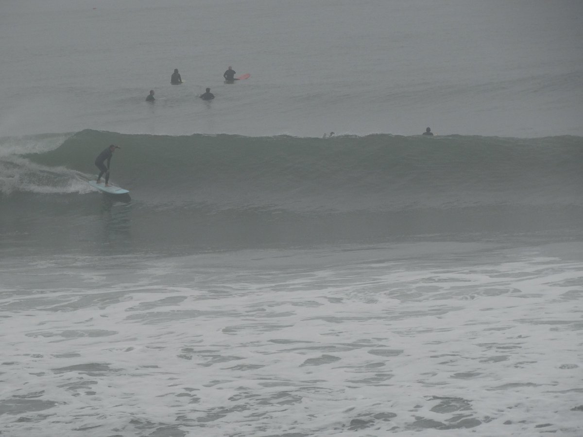 RedondoSurf's tweet photo. Nice wave at The Cove #Surfer https://t.co/XtJskrstV6