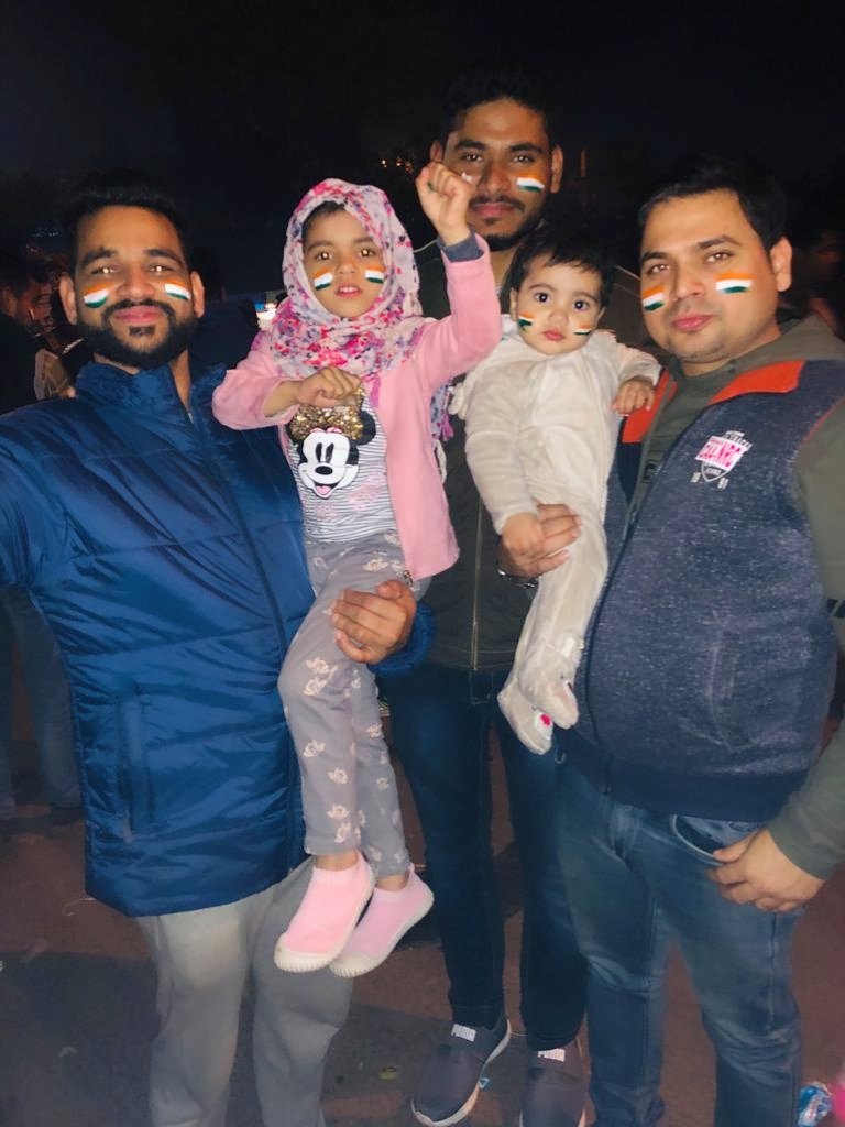 SayyedgufranAli's tweet photo. भारत के संविधान के सम्मान में, बच्चा-बच्चा अब
उतर आया है मैदान में..... At #ShaheenBagh
#OpposeCAA
#OPPOSENPR
#OpposeNRC
🇮🇳🇮🇳🇮🇳🇮🇳🇮🇳🇮🇳🇮🇳🇮🇳🥰🥰🥰😍😍😍😍 https://t.co/B03JdLHubn