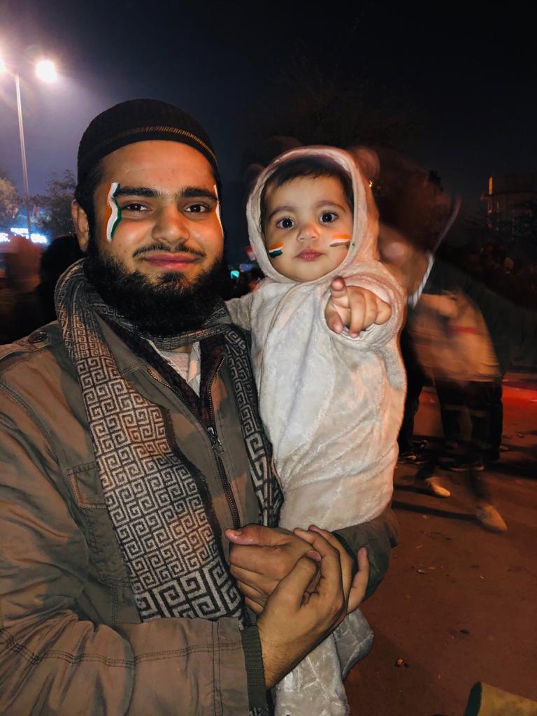 SayyedgufranAli's tweet photo. भारत के संविधान के सम्मान में, बच्चा-बच्चा अब
उतर आया है मैदान में..... At #ShaheenBagh
#OpposeCAA
#OPPOSENPR
#OpposeNRC
🇮🇳🇮🇳🇮🇳🇮🇳🇮🇳🇮🇳🇮🇳🇮🇳🥰🥰🥰😍😍😍😍 https://t.co/B03JdLHubn
