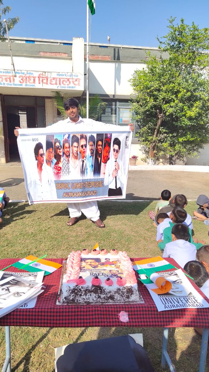 Aslam555srk's tweet photo. SRK UNIVERSE AURANGABAD Celebrating 71th REPUBLIC DAY and 3Years Of RAEES Movie Thanks to Srkuniverse ❤❤❤❤❤
#RepublicDay2020
#3YearsOfRaees
@iamsrk
@SRKUniverse https://t.co/UQaf5hYlDv