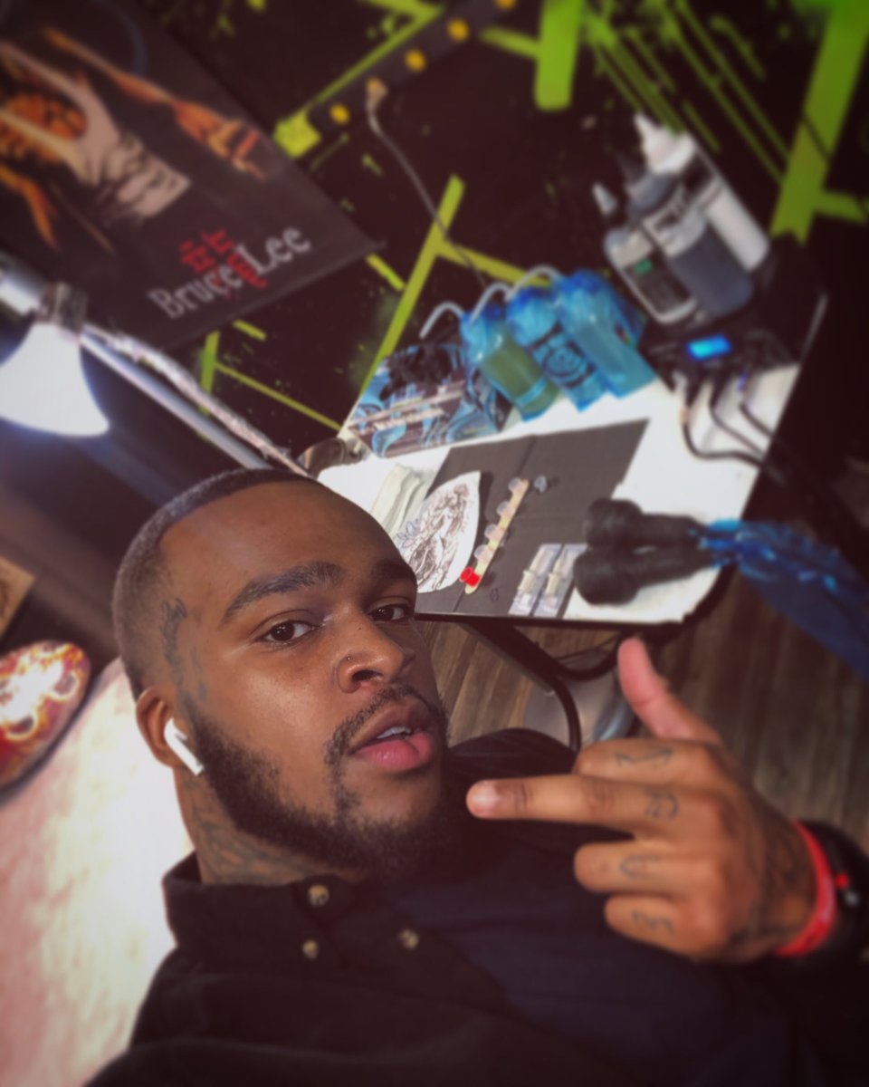 TsoFvck's tweet photo. Who’s yo fav tatt artist 🔥 #DMVINK https://t.co/zZDEoQdnGj