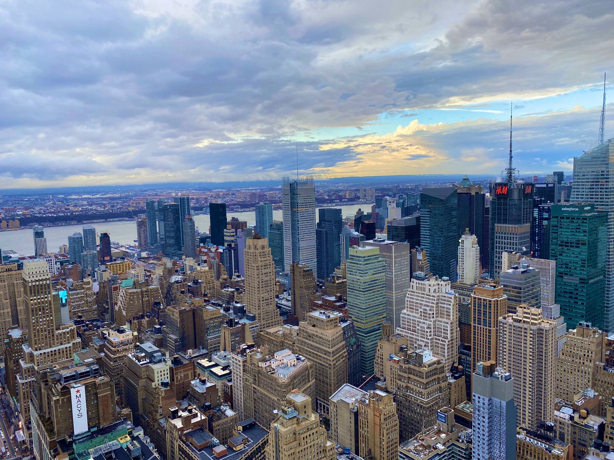 KerryAlys's tweet photo. Beautiful Manhattan with my beautiful cousins. #boardroom #withaview #Raskob #seventyfive #family #love #gratitude #empirestatebuilding https://t.co/mov1MXPhok