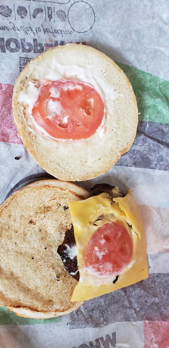 TimBetz's tweet photo. ⁦@BurgerKing⁩ why would you serve this to a customer? https://t.co/bf1jYQSkDY