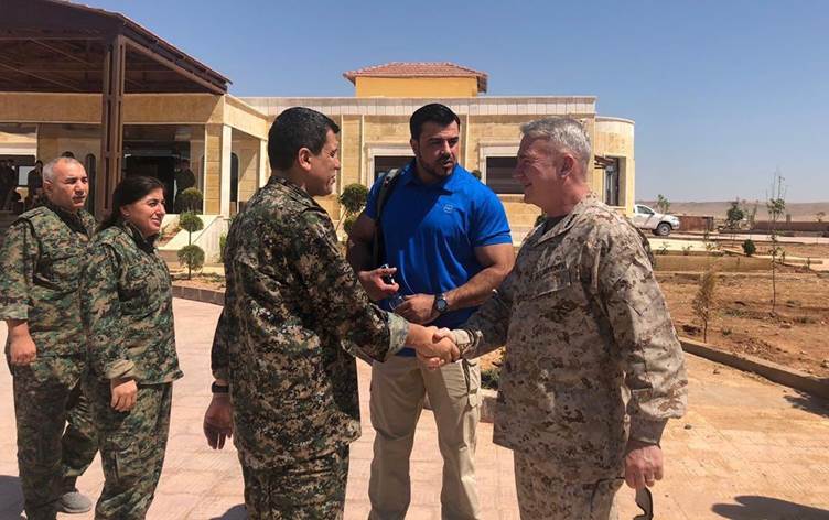 peyamakurd's tweet photo. General McKenzie bi Mezlûm Kobanî re civiya û soza alîkariyê da
#Amerîka #fermandar #McKenzie #Mezlûm_Kobanî #Rojava
https://t.co/4kgyKzV9cC https://t.co/CcOrVBOzve