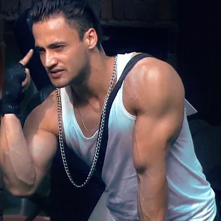 ayanjnv's tweet image. Don't give us hope when you have already decided to give the trophy to someone,we don't care #AsimRiyaz is already winner for us 
#ScriptedBigBoss13
#BiasedBBTargetsAsim