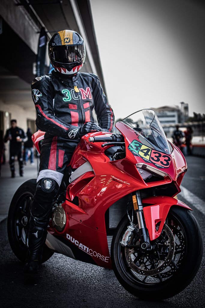 Patrickenruedas's tweet photo. Hoy que hablamos de los 16 años que cumplió @DLGMOTOART y platicamos la experiencia en el @autodromohr con @AnaNarro #deceroa100 #patrickenruedas @heraldodemexico https://t.co/YQ0GlxoZRc