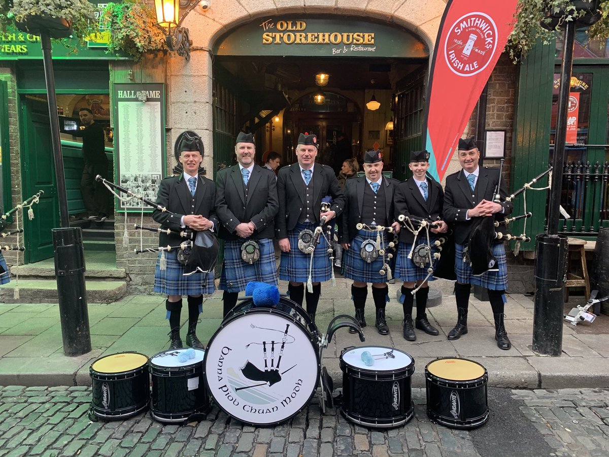 CaorAclaAchill's tweet photo. #Achill members of the ⁦@ClewBayPipeBand⁩ at ⁦@TempleBarTrad⁩ today. Entertaining the masses ⁦@MayoDotIE⁩ ⁦@Mayo2Day⁩ https://t.co/KkiLbayo9T