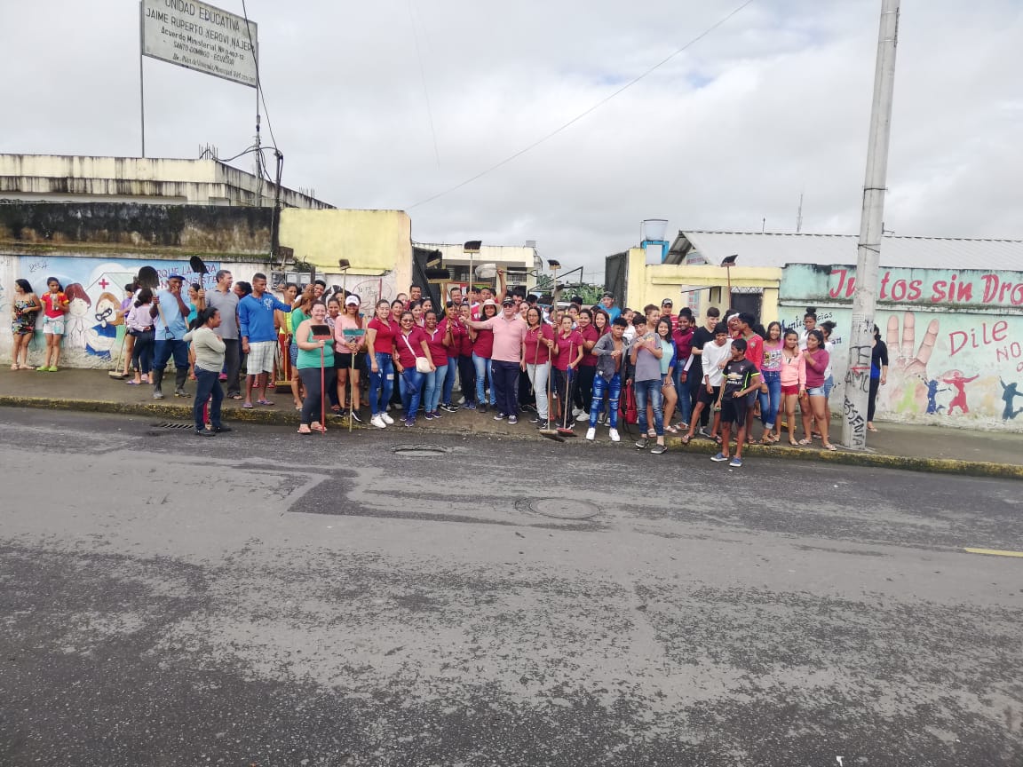 EdgarCuevaV's tweet photo. MSc.@EdgarCuevaV director #Distrito23D02 de educación, participa en #Minga del sector #PlanDeViviendaMunicipal, con autoridades, docentes, estudiantes y padres de familia de la UnidadEducativa #JaimeRupertoJeroviNajera. Por el Día Mundial dela Educación Ambiental. #EduAmbientalEC https://t.co/egwd7qM7Cp