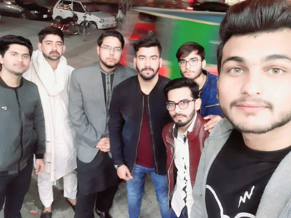 ZohaibHashmi0's tweet photo. Spent an awesome evening with you all And Teachers..
Aj 4 Saal baad sab ekhaty huwa or asay jasay roz milty hon or school ki yaadain dubara say tazzah ho gain Salamat raho yaaro #Matric_Class #School #GetTogether And Spicial Thanks to All Teachers for joining us for dinner❤😇 https://t.co/FWVzHGHFE9