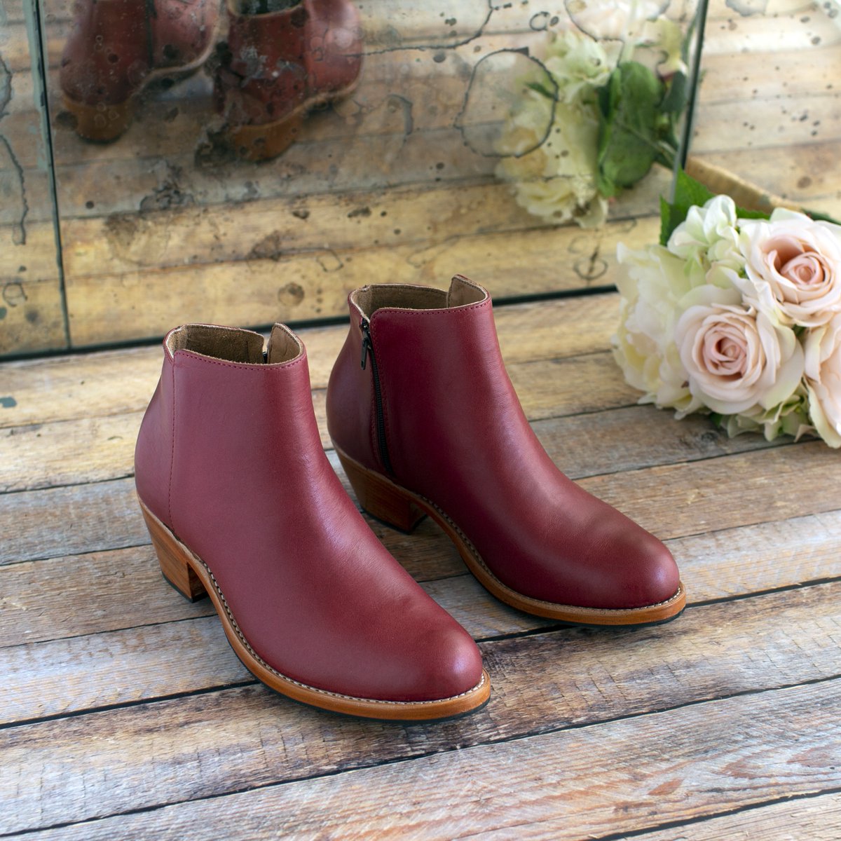 The Granada in pomegranate is perfect for all your sunny Sunday adventures ☀️🌺 #CobblerToCustomer