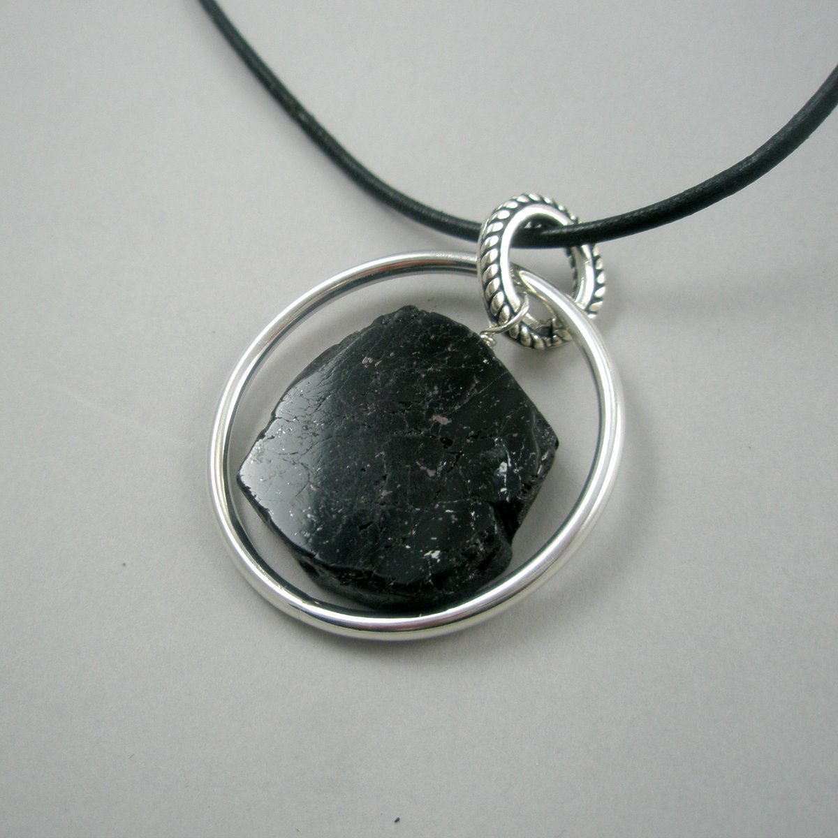 stoneberri's tweet image. Black Garnet Necklace tuppu.net/51fb2d15 #Etsy #Stoneberri #CustomLength