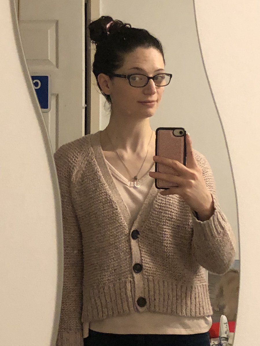 duff_girl_ohyea's tweet photo. Pink shirt, pink cardigan, pink scrunchie, pink sparkly phone. What a twat. #impink #dabadee https://t.co/ZQc9lUzU4X